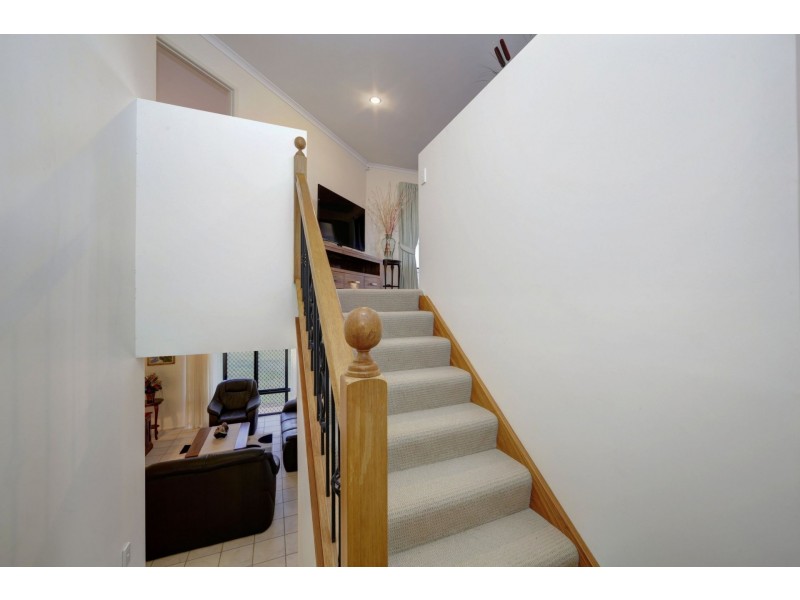 7 Davin Place, Coral Cove QLD 4670