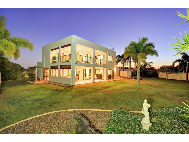 7 Davin Place, Coral Cove QLD 4670