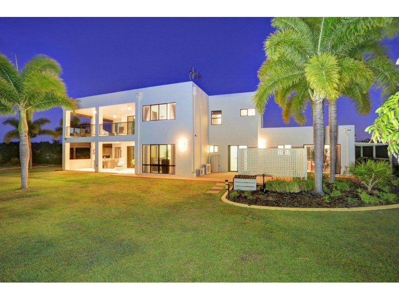 7 Davin Place, Coral Cove QLD 4670