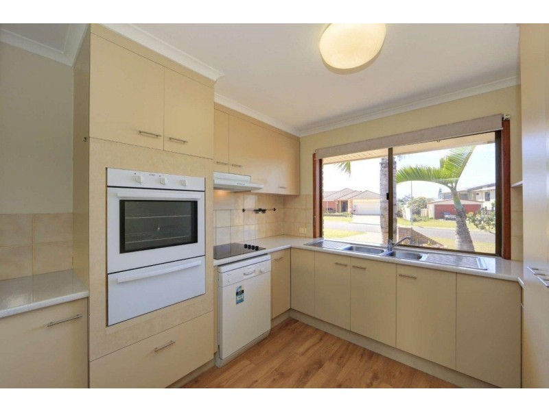 6 Oceanview Street, Bargara QLD 4670