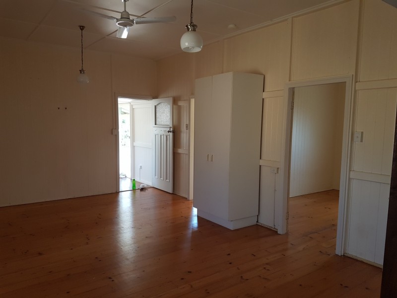 31 Hurst St, Walkervale QLD 4670