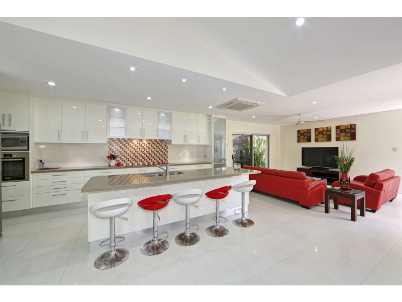 13 Bussey Street, Bargara QLD 4670