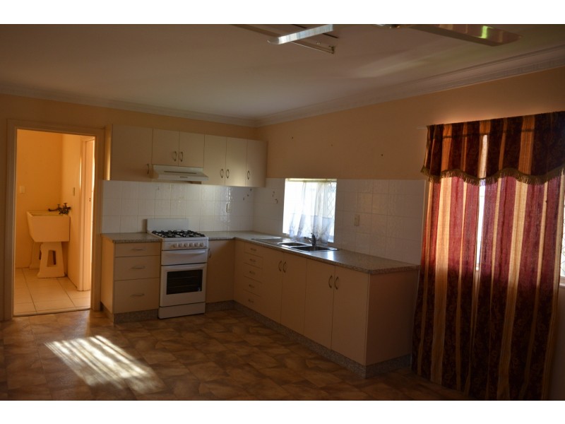 2/4 Palmer, Millbank QLD 4670