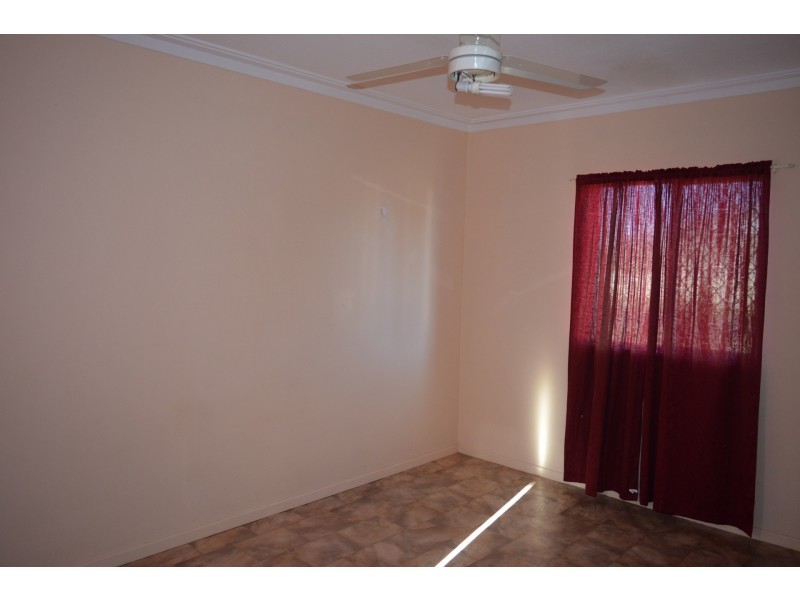 2/4 Palmer, Millbank QLD 4670