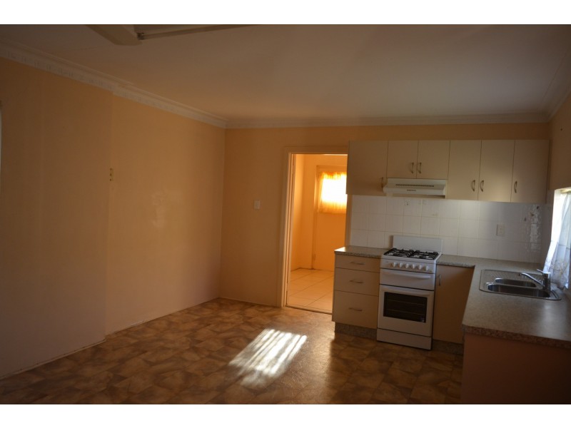 2/4 Palmer, Millbank QLD 4670