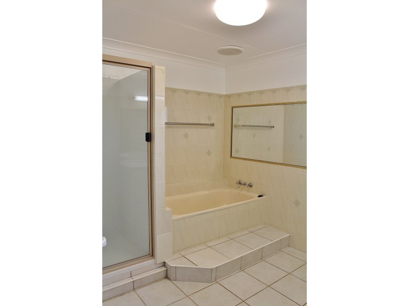 4a Barellan Parade, Qunaba QLD 4670