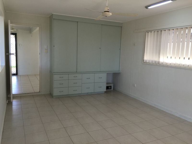 1 Barellan Pde, Qunaba QLD 4670