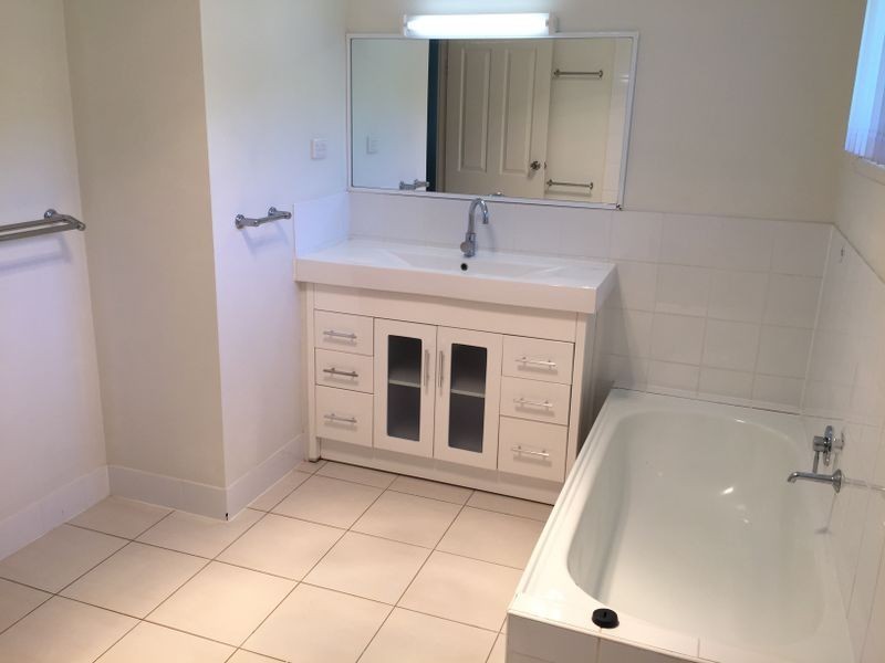 1 Barellan Pde, Qunaba QLD 4670