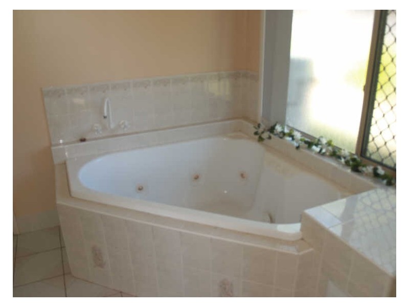 16 Seymore Avenue, Kalkie QLD 4670