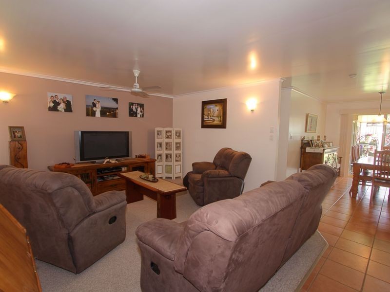 8 Stehbens Road, Kepnock QLD 4670