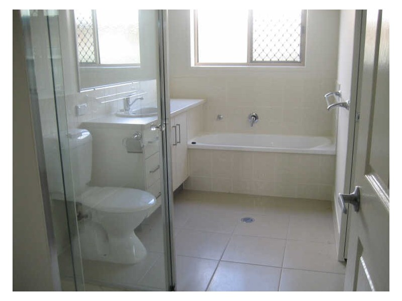 Avenell Heights QLD 4670