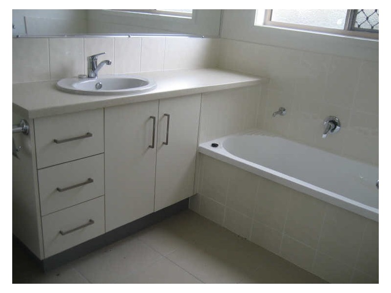 Avenell Heights QLD 4670