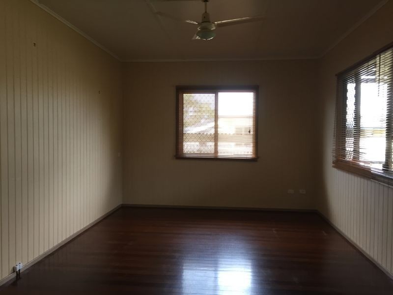 11 Dunn Road, Avenell Heights QLD 4670