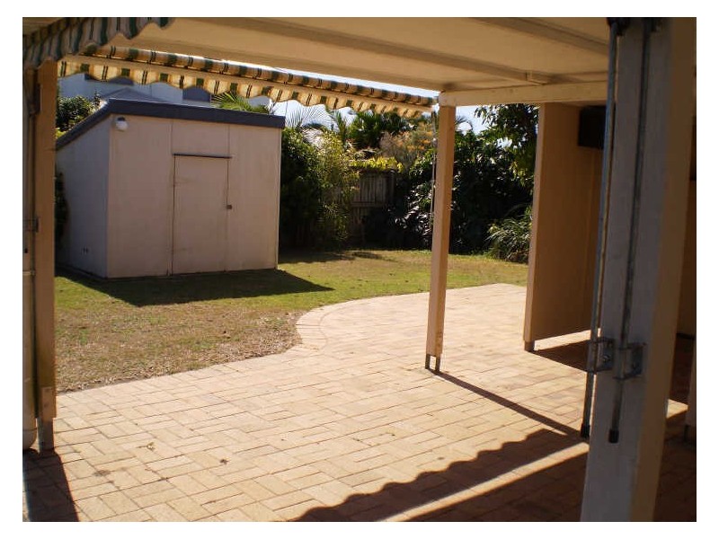 11 Dunn Road, Avenell Heights QLD 4670