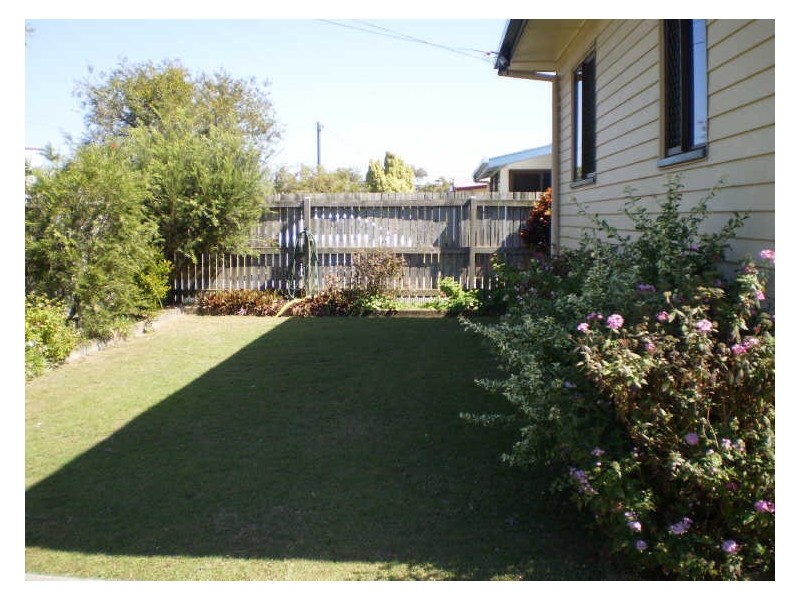 11 Dunn Road, Avenell Heights QLD 4670