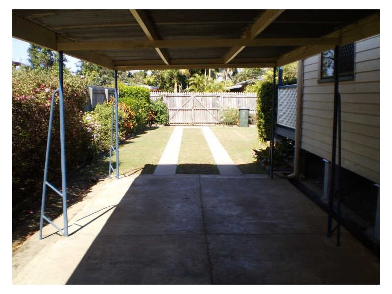 11 Dunn Road, Avenell Heights QLD 4670