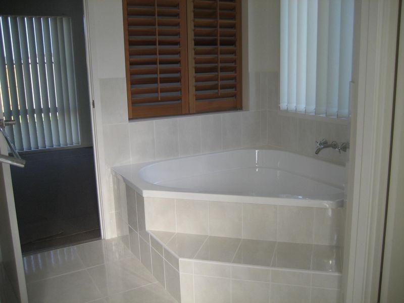 6 Keppel Court, Thabeban QLD 4670