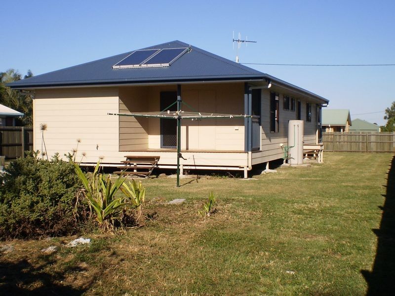 8 Spray Street, Burnett Heads QLD 4670