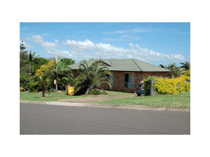 4 Bisdee Street, Coral Cove QLD 4670