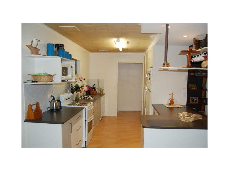 4 Newitt Street, Thabeban QLD 4670