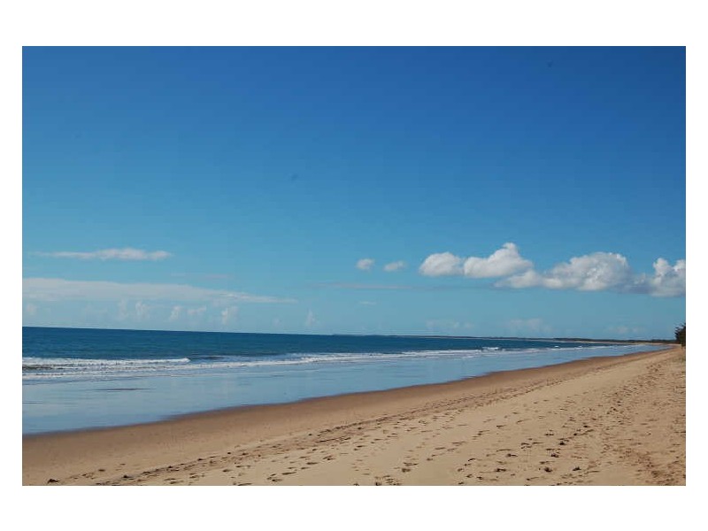 Moore Park Beach QLD 4670