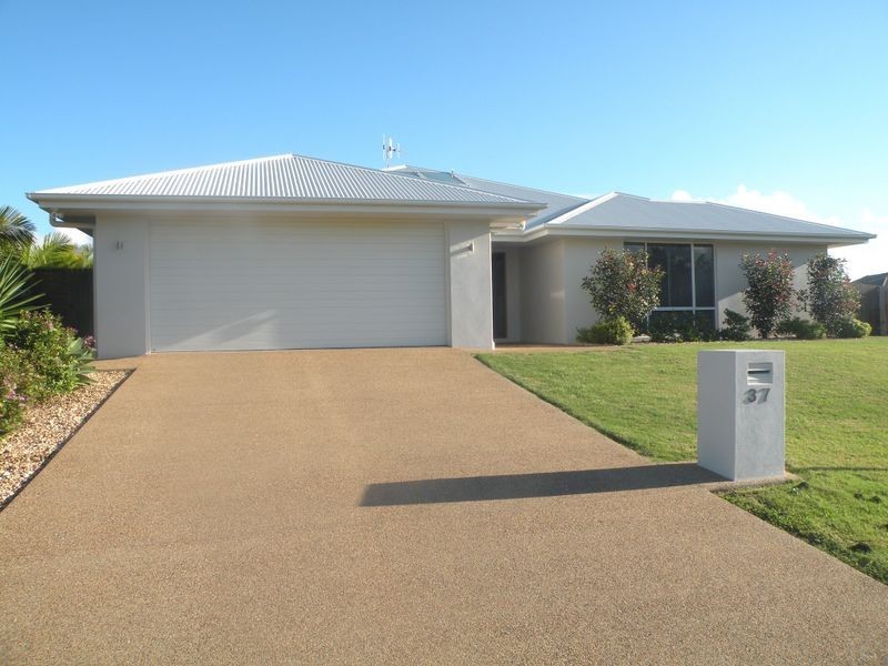 37 Bisdee Street, Coral Cove QLD 4670