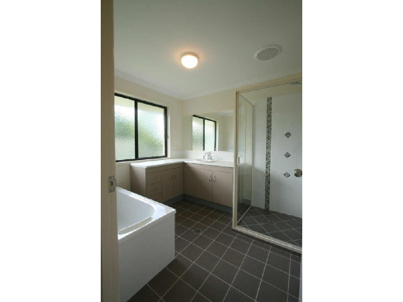 8 Ranch Street, Thabeban QLD 4670