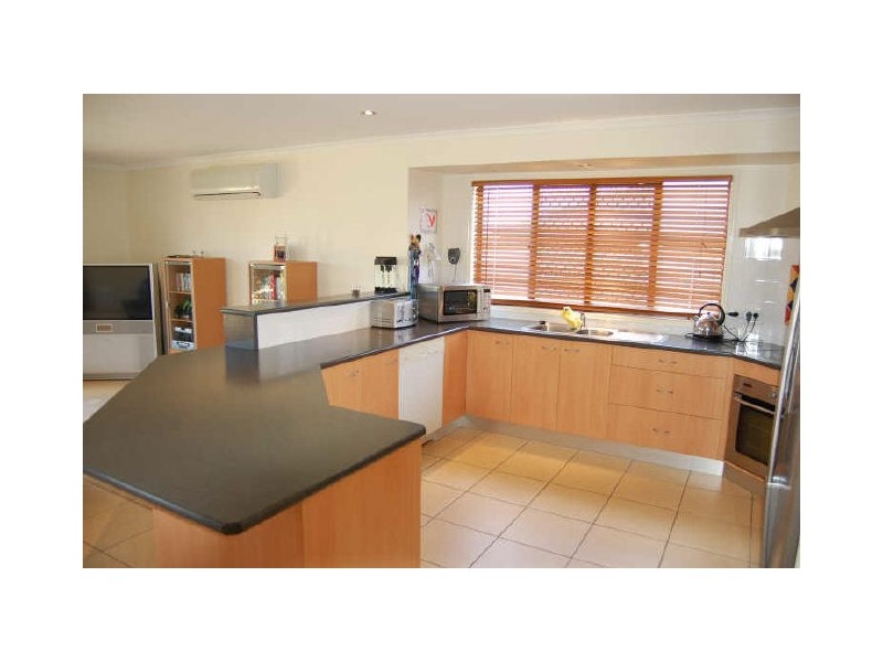 6 Harmony Court, Kalkie QLD 4670