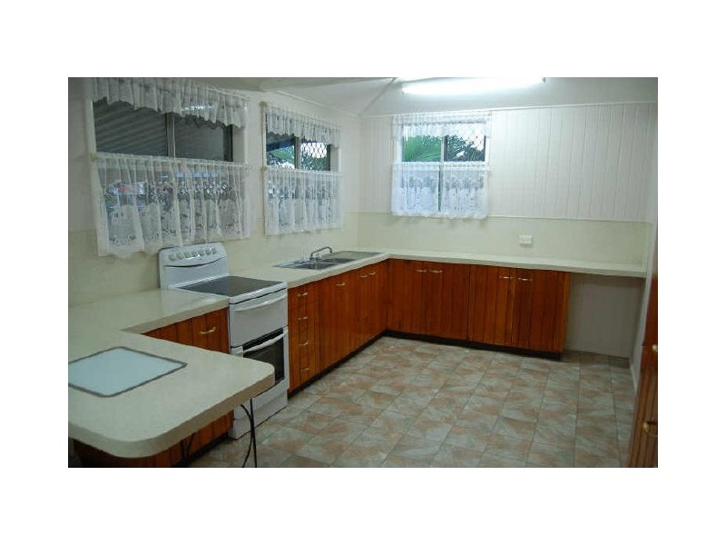 16 High Street, Walkervale QLD 4670