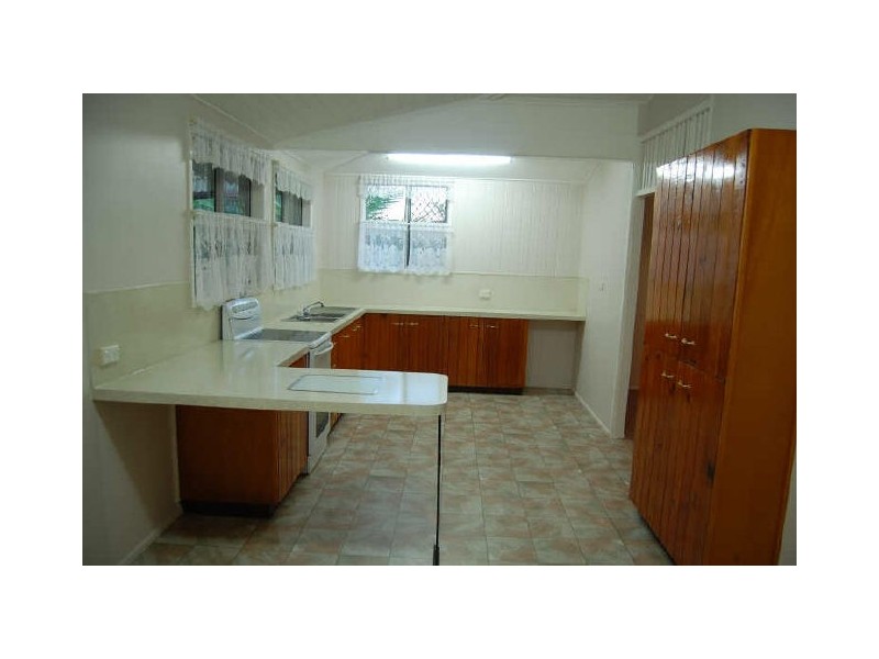 16 High Street, Walkervale QLD 4670