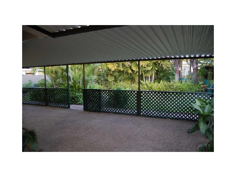 16 High Street, Walkervale QLD 4670