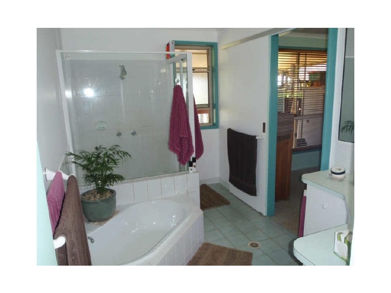 10 Linden Crescent, Qunaba, Bundaberg QLD 4670