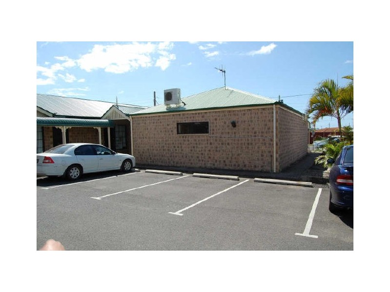 2/220 Walker Street, Svensson Heights QLD 4670