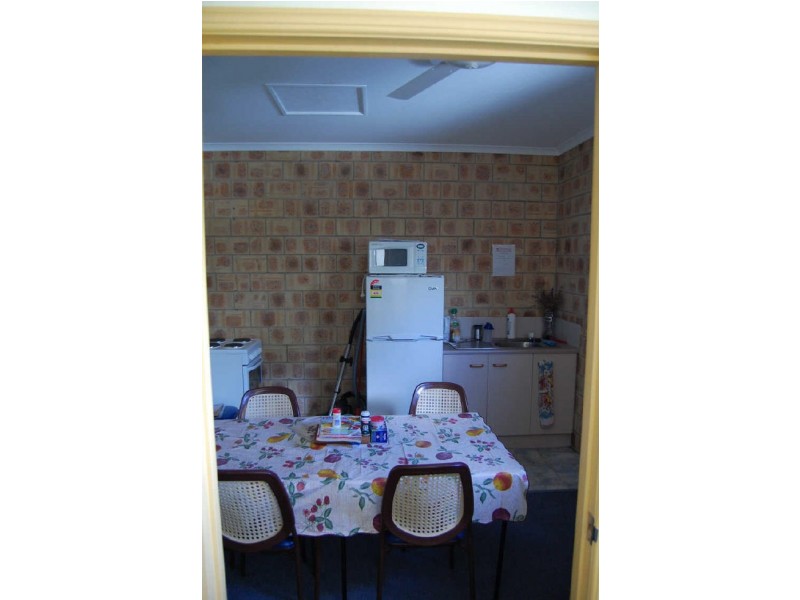2/220 Walker Street, Svensson Heights QLD 4670