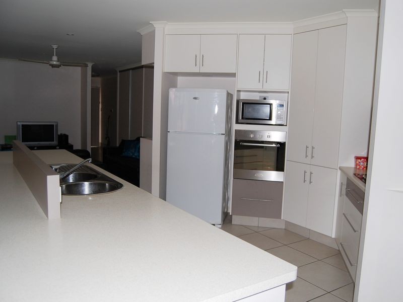 7 Toppers Drive, Coral Cove QLD 4670