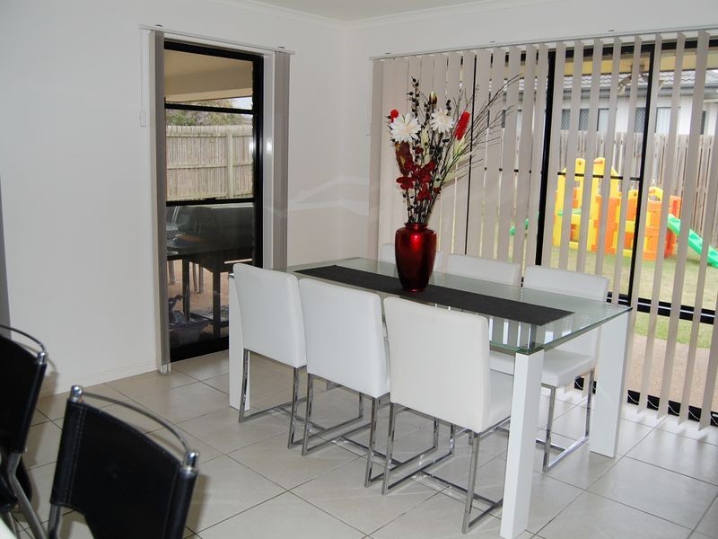 7 Toppers Drive, Coral Cove QLD 4670