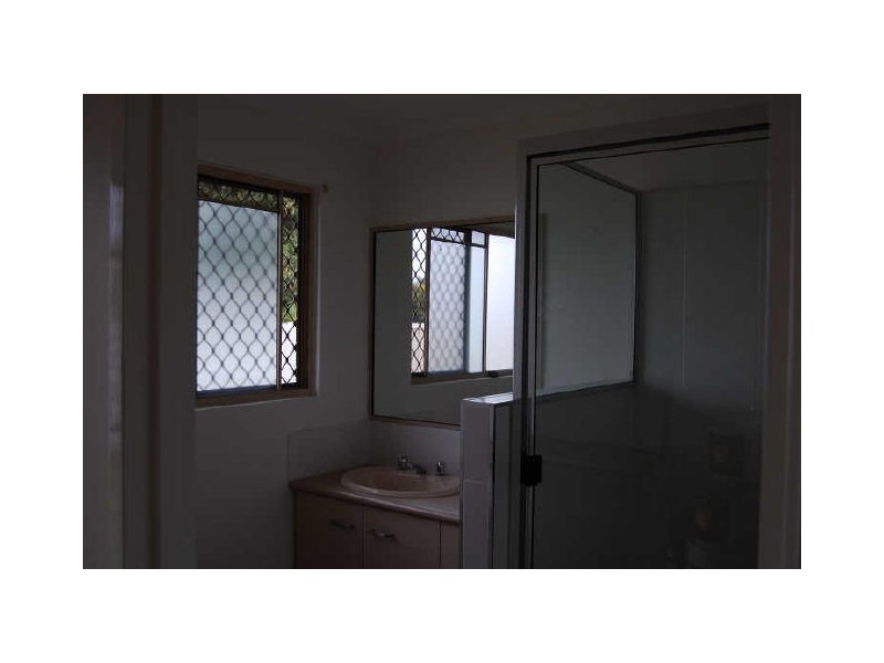 2/1 Finnis Street, Avenell Heights QLD 4670