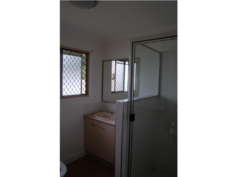 2/1 Finnis Street, Avenell Heights QLD 4670