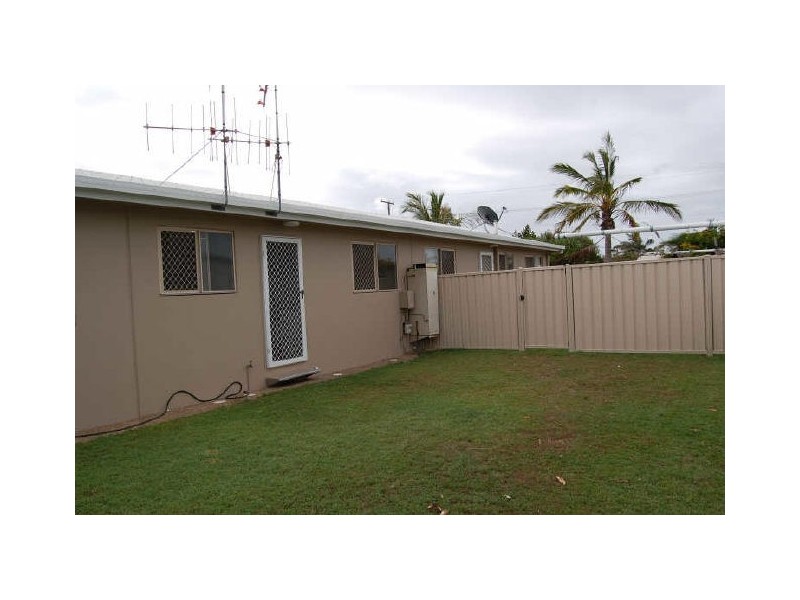 2/1 Finnis Street, Avenell Heights QLD 4670