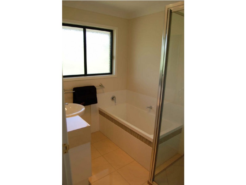 16 Green Avenue, Branyan QLD 4670
