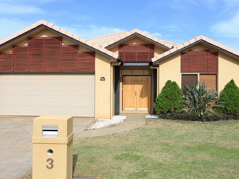 3 Robert John Circuit, Coral Cove QLD 4670