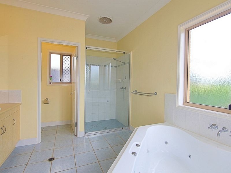 3 Robert John Circuit, Coral Cove QLD 4670