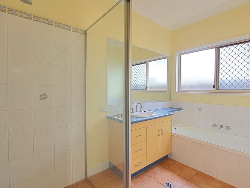 3 Robert John Circuit, Coral Cove QLD 4670