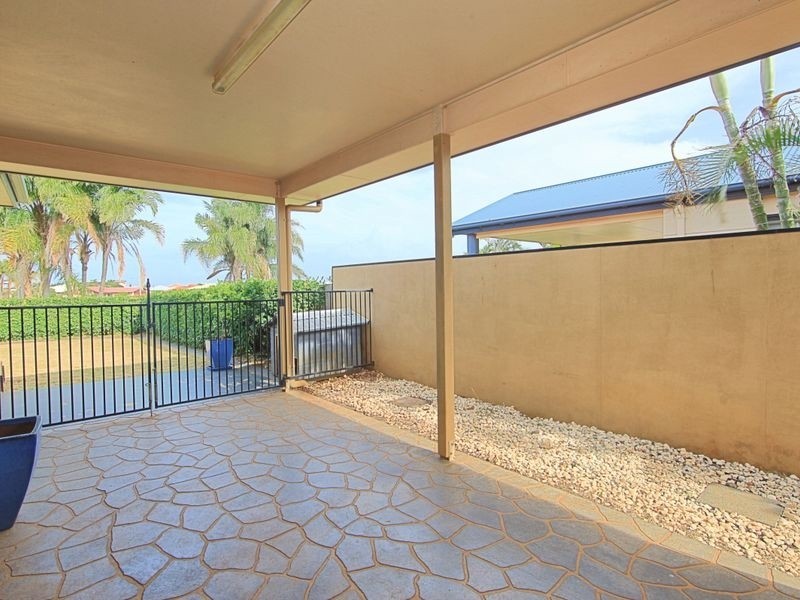 3 Robert John Circuit, Coral Cove QLD 4670