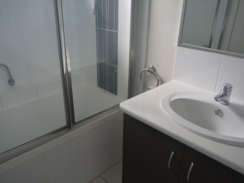 2/16 De Gunst Street, Kepnock QLD 4670