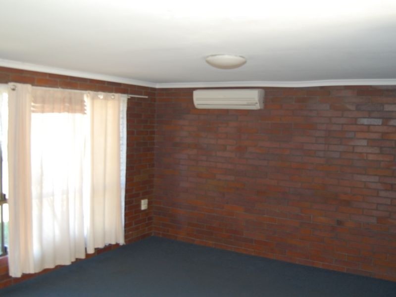 70 Dawn Parade, Thabeban QLD 4670