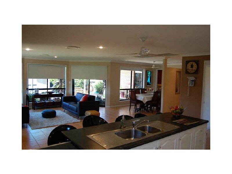 6 The Strand East, Thabeban QLD 4670