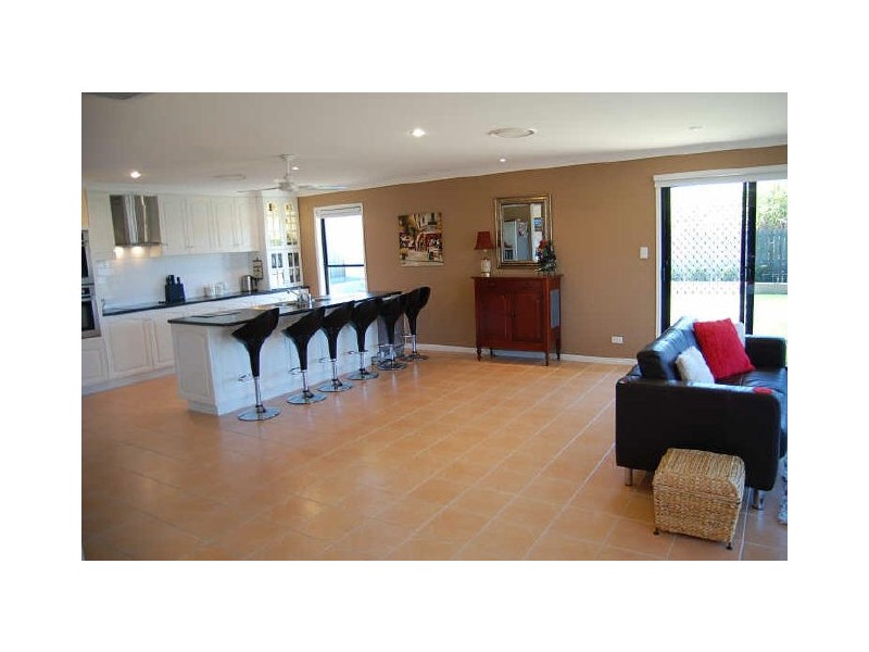6 The Strand East, Thabeban QLD 4670