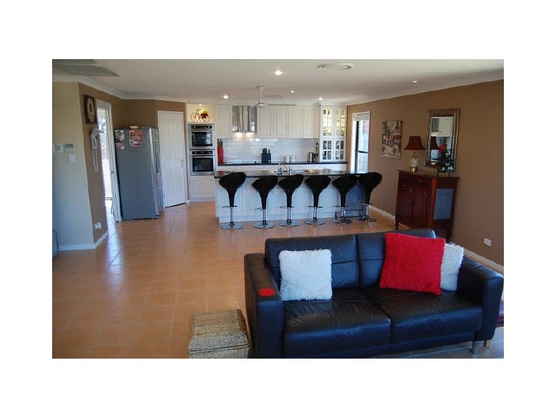 6 The Strand East, Thabeban QLD 4670