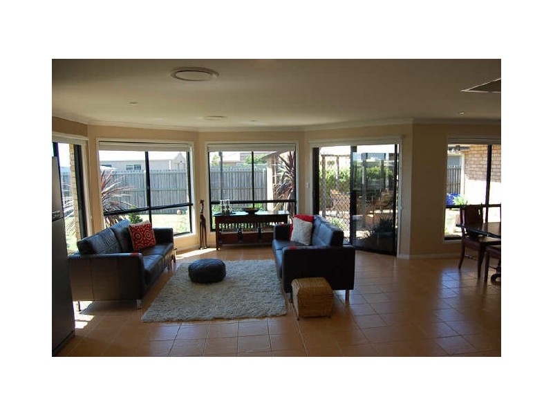 6 The Strand East, Thabeban QLD 4670